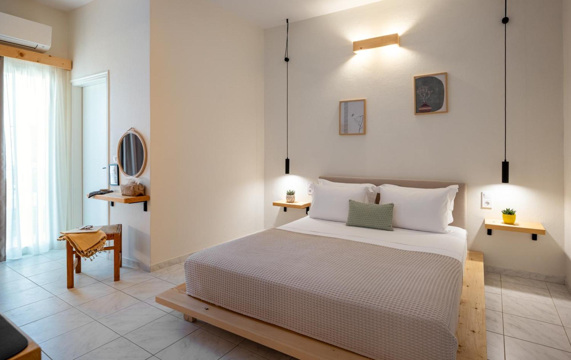 Capella Skiathos, Town Екстериор снимка