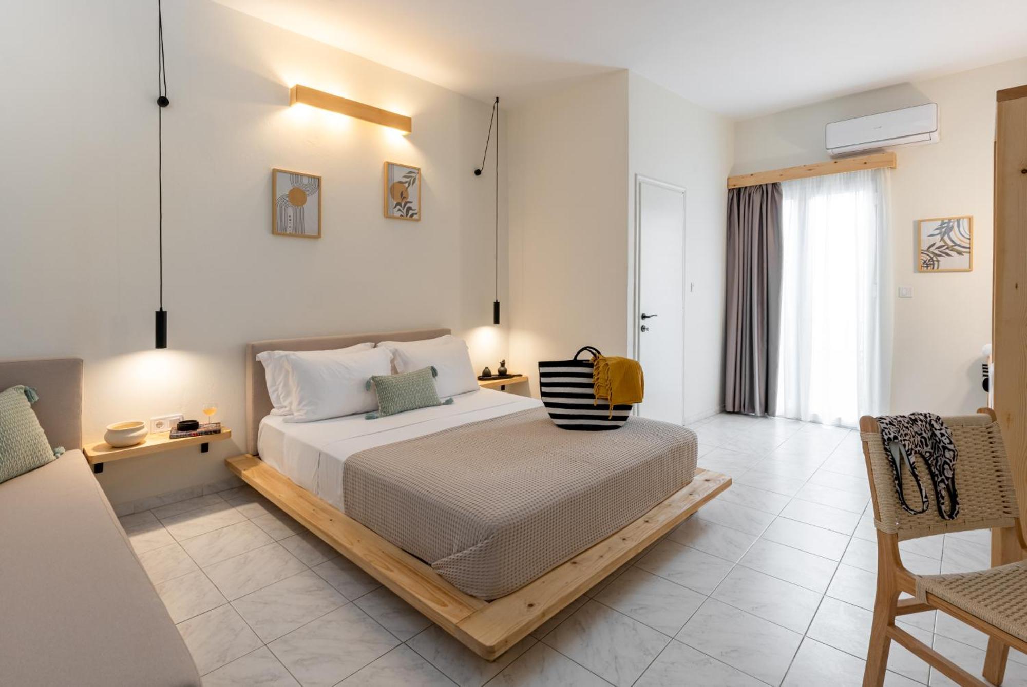 Capella Skiathos, Town Екстериор снимка