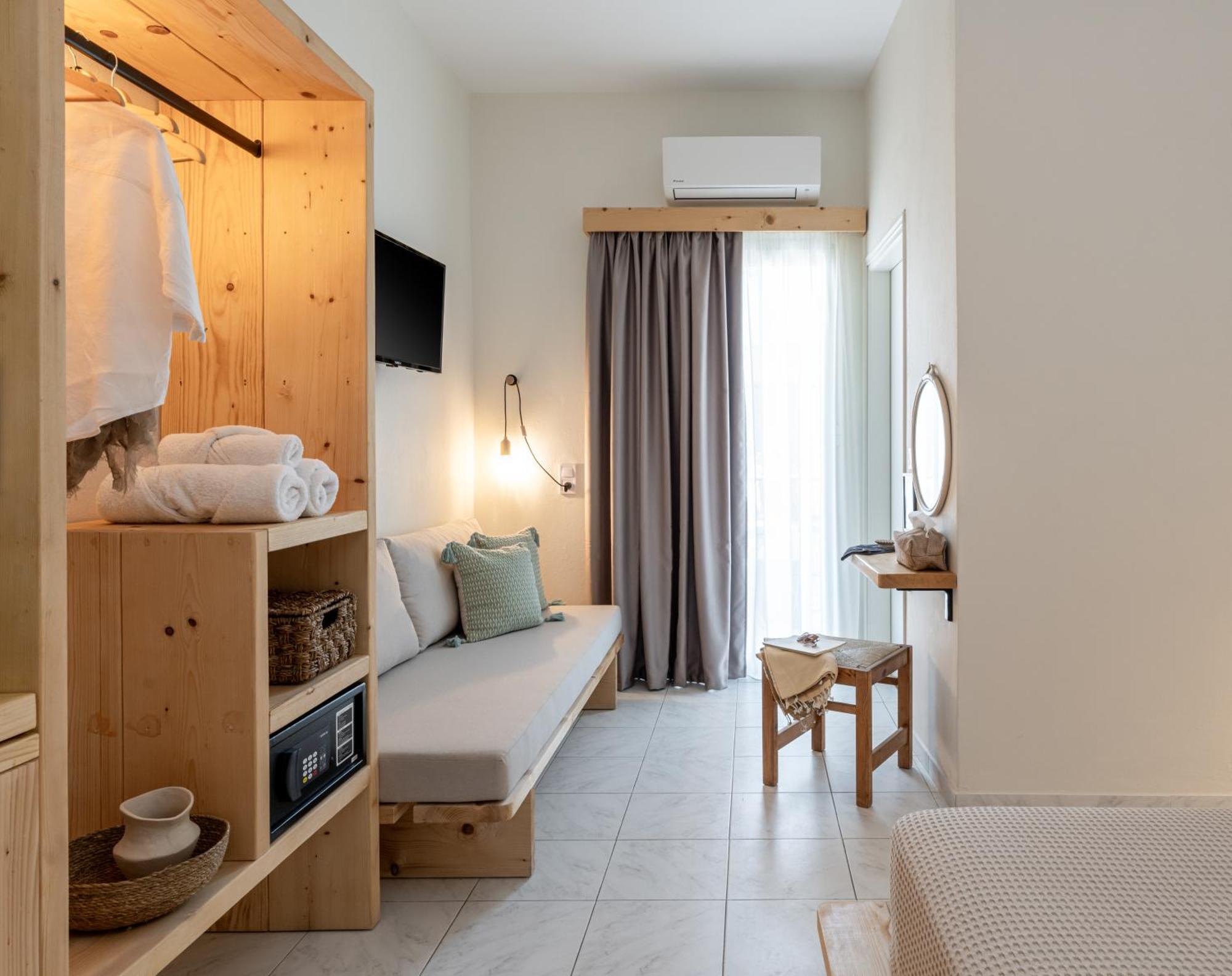 Capella Skiathos, Town Екстериор снимка