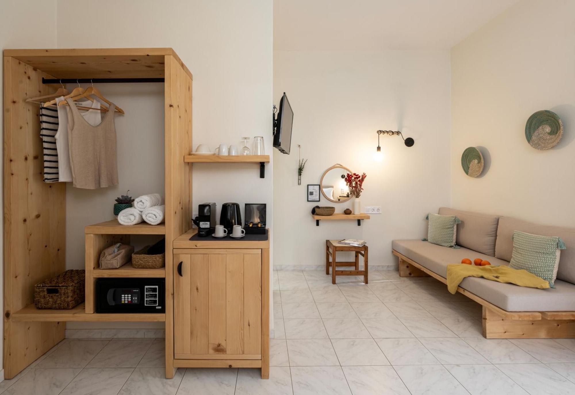 Capella Skiathos, Town Екстериор снимка
