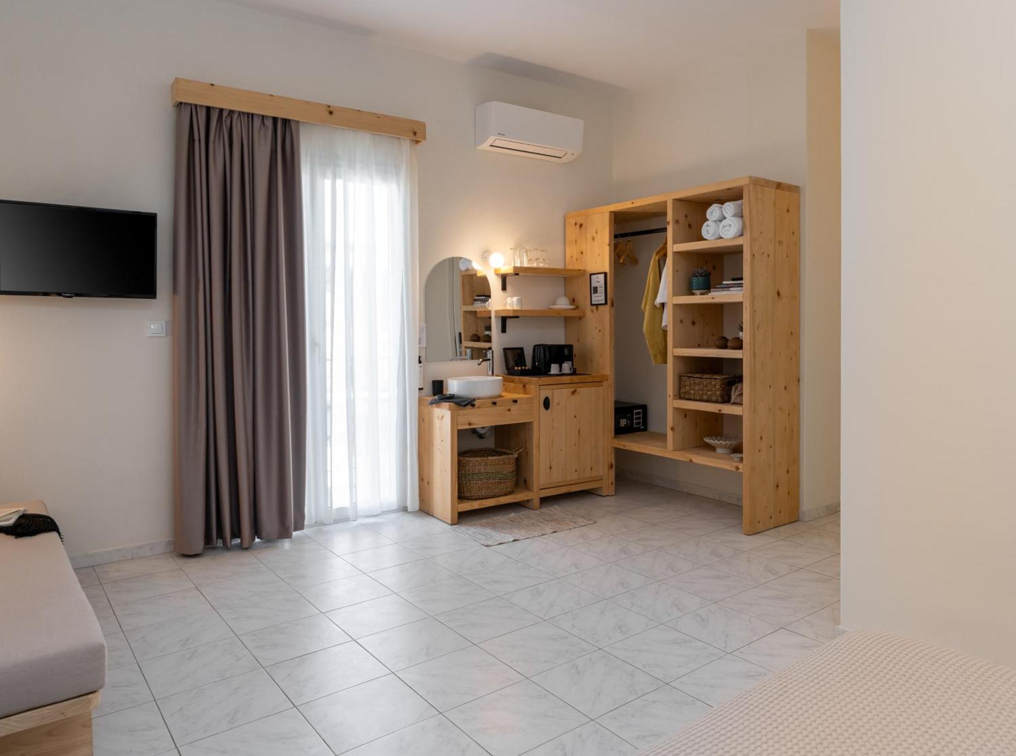 Capella Skiathos, Town Екстериор снимка