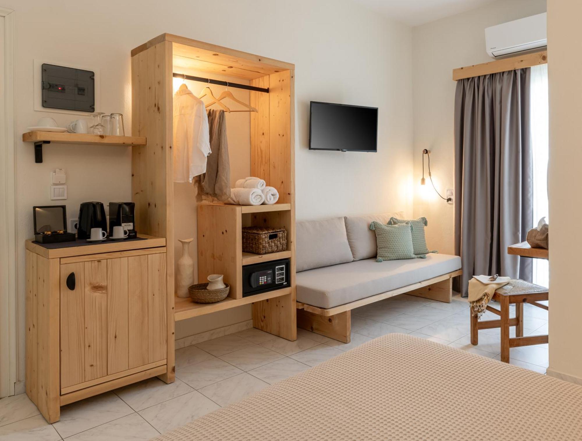 Capella Skiathos, Town Екстериор снимка